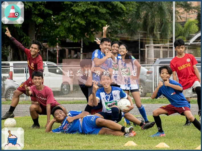 杜兰特为粉丝签名